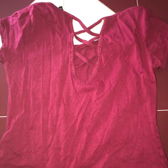 Maroon crop top. (Large) - Picture 2 of 3